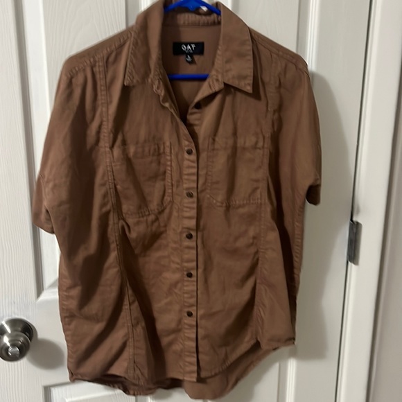 Button up, pocketed cargo top - Picture 1 of 6